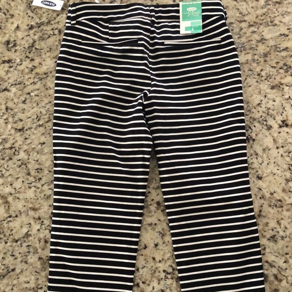 Old navy pants - Picture 3 of 4
